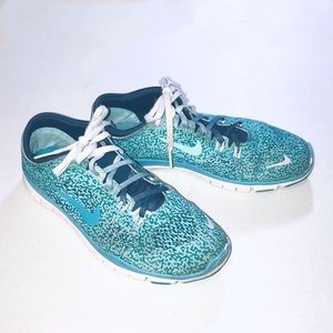 NIKE Free Tennis Shoes 8.5